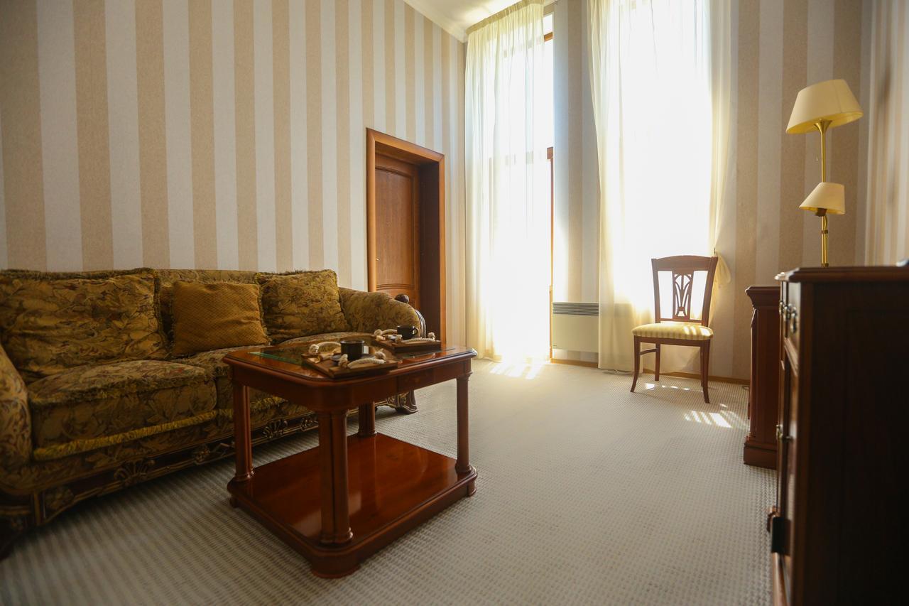 Ritsa Hotel Sukhumi Eksteriør bilde
